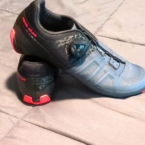 Pearl Izumi Women's Cycling Shoes sz 39